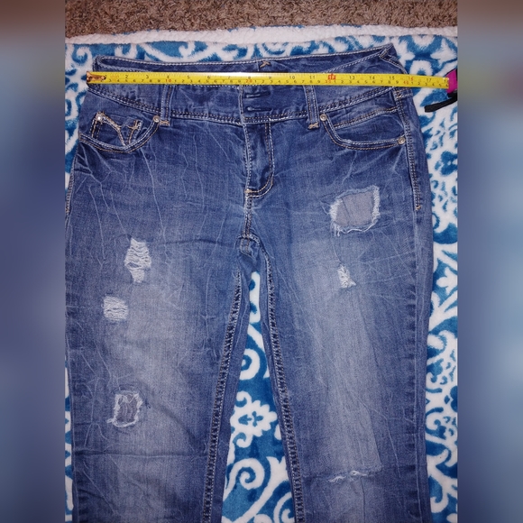 Amethyst jeans. Size 7-8 Blue, distressed 2 button fly with zipper. - Picture 4 of 9